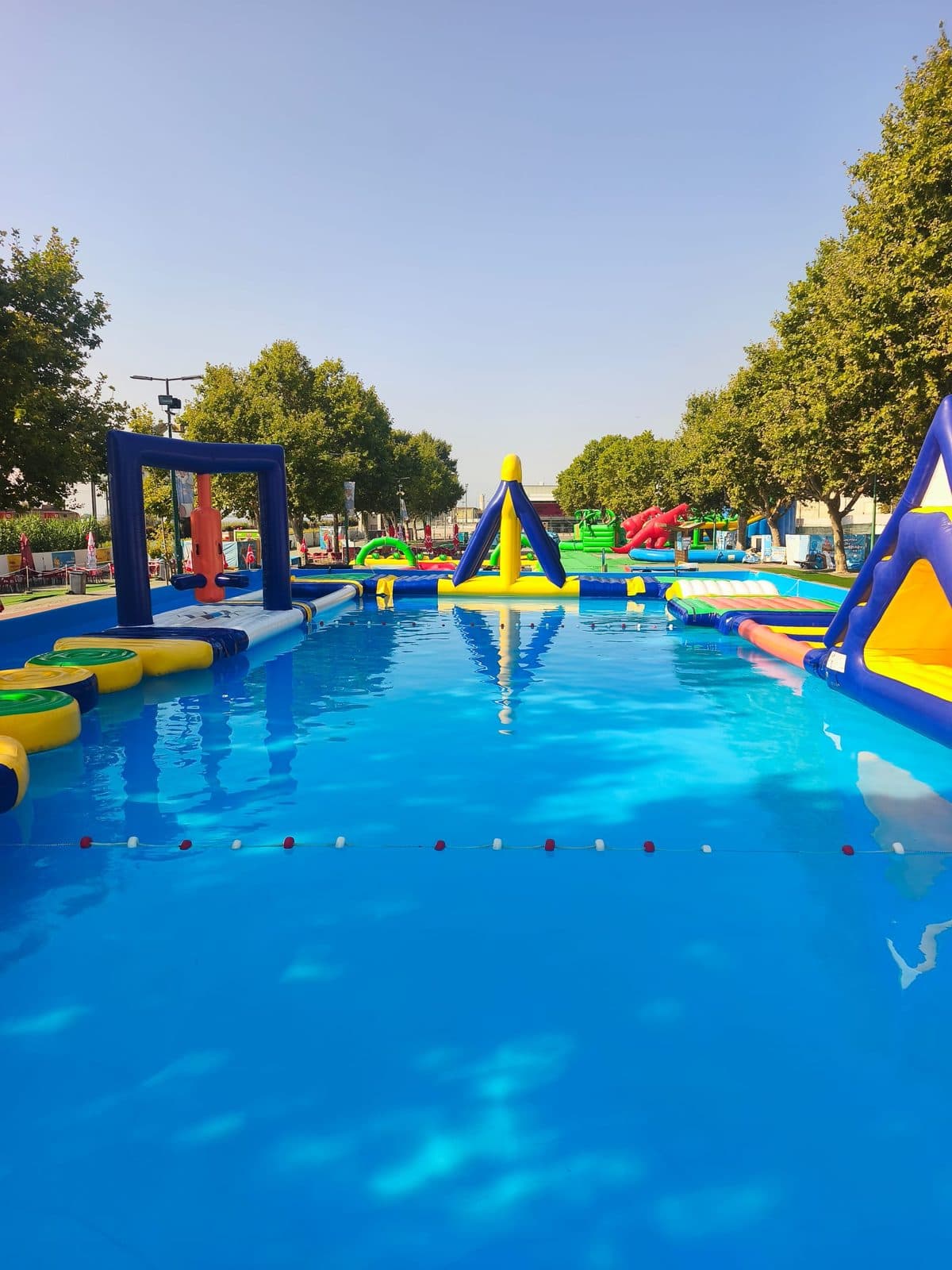 Escorrega flutuante com a Ottie